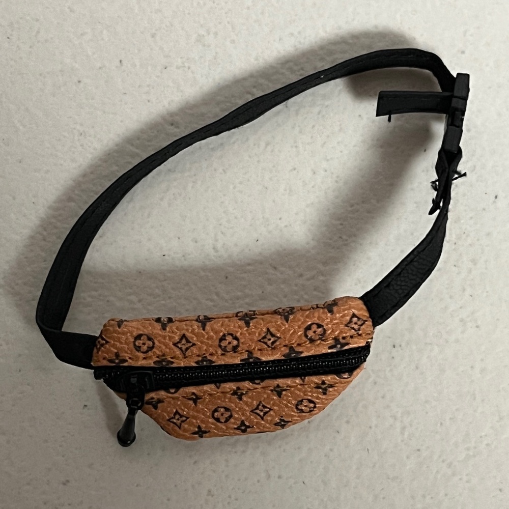 Designer Fanny Pack Bag For Labubu Brown Fashion Accessory Tan